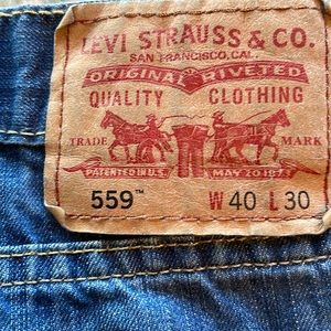 Levi’s relaxed straight 40 x 30